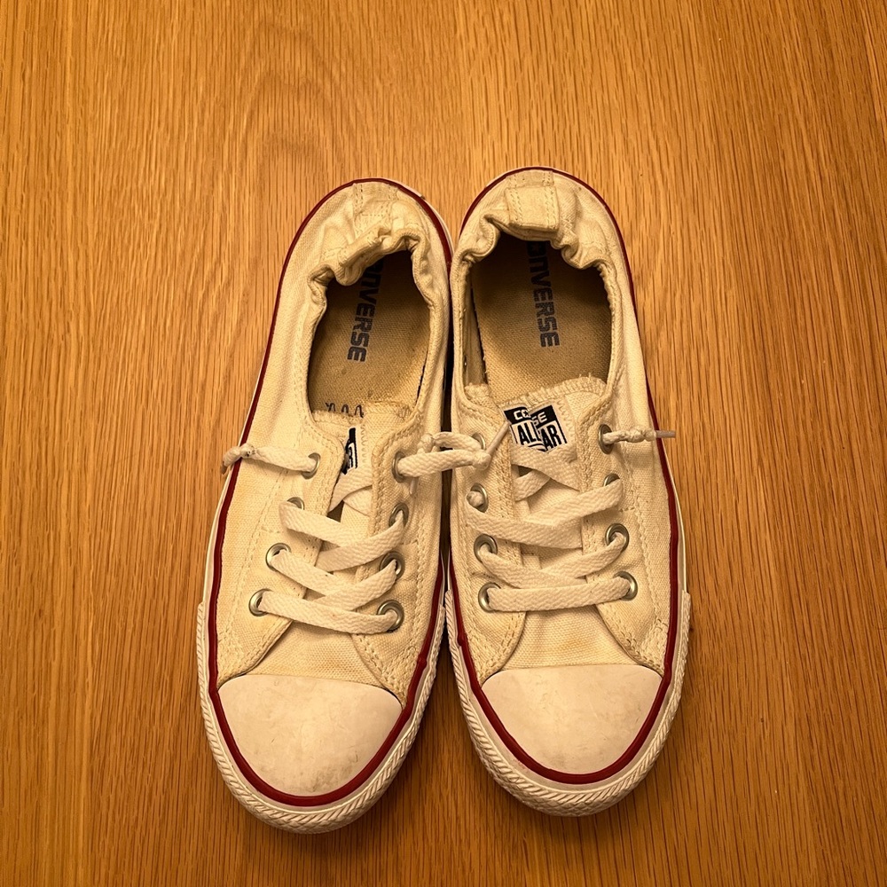 Size 8.5 scrunched back white converse